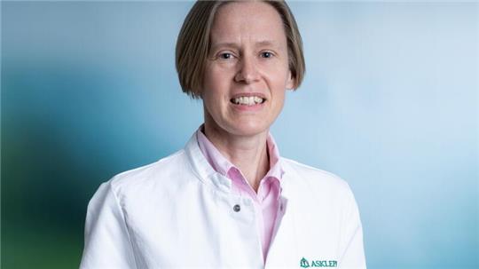 Dr. med. Larissa Henze, Ärztliche Direktorin der Asklepios Harzkliniken und dort zugleich Chefärztin für Hämatologie, Onkologie und Palliativmedizin.