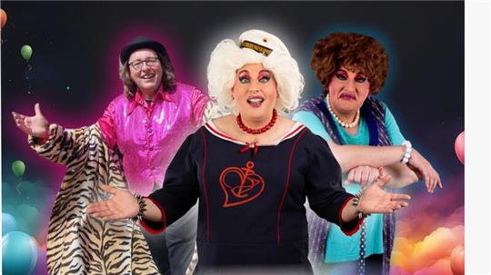 Dragqueen Tante Valetti wäre einer der Stars beim „Poolside Festival“ gewesen. Soe lebt inzwischen in Berlin, trägt aber durchaus auch Langelsheimer Wurzeln unter ihrem schillernden Outfit.