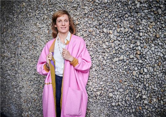 Dramaturgin Carolin Hochleichter ist eine der drei Leiterinnen des Berliner Theatertreffens.