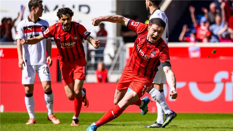 Drehte früh jubelnd ab: Torschütze Budu Siwsiwadse