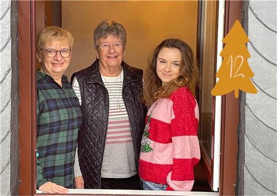 Drei Generationen backen die „Oma-Kekse“. Foto: Rennwanz