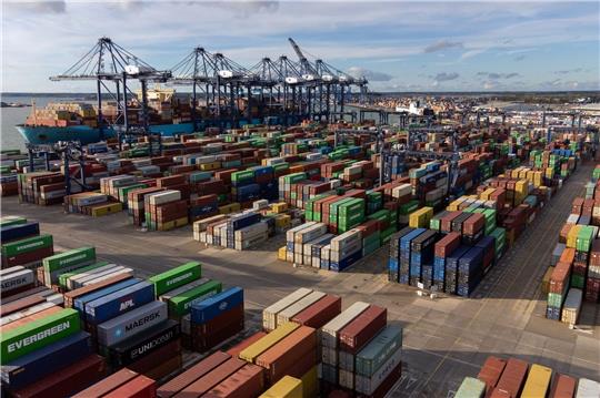 Drei Jahre nach dem endgültigen Brexit bereiten die Folgen des britischen EU-Ausstiegs der Wirtschaft auf beiden Seiten des Ärmelkanals weiter Sorgen.