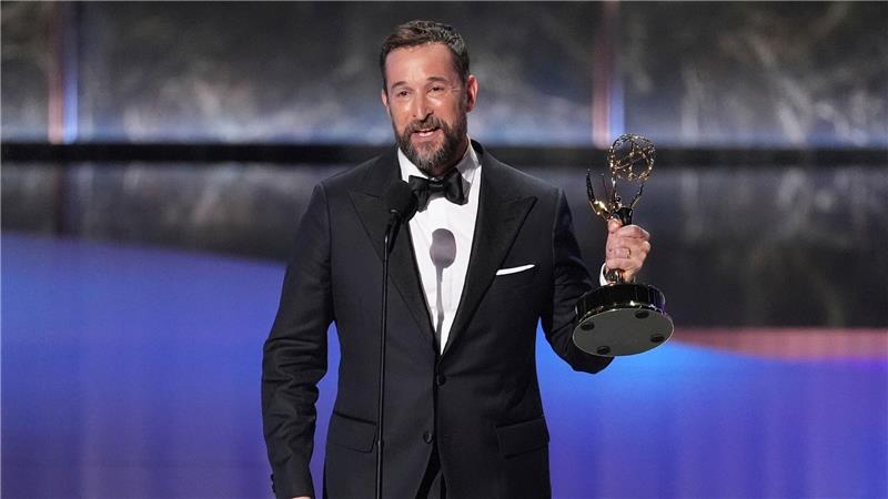 Hollywood feiert sich selbst: Emmy-Abräumer „The Studio“ Drei Jahrzehnte nach seiner ersten Nominierung als Arzt in „ER“ gewann Noah Wyle endlich den Emmy – ausgerechnet für eine Krankenhausserie.