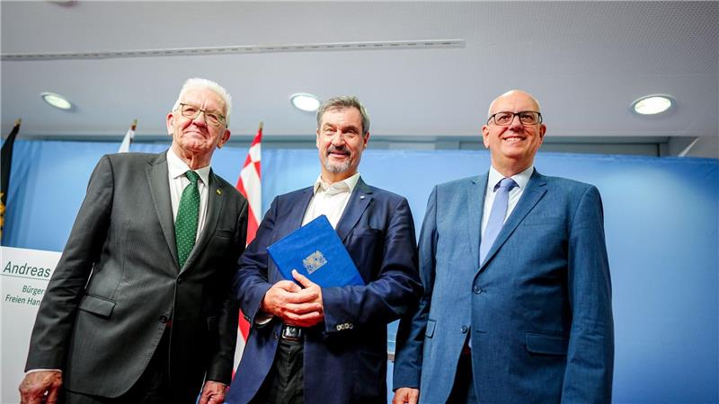 Drei Länder für die Raumfahrt: Deutschland soll mehr Geld geben. Dafür machen sich Winfried Kretschmann (l-r), Markus Söder und Andreas Bovenschulte stark.