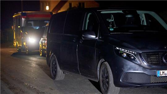 Drei Leichen wurden schon in der Nacht des Unglücks abtransportiert. (Archivbild)