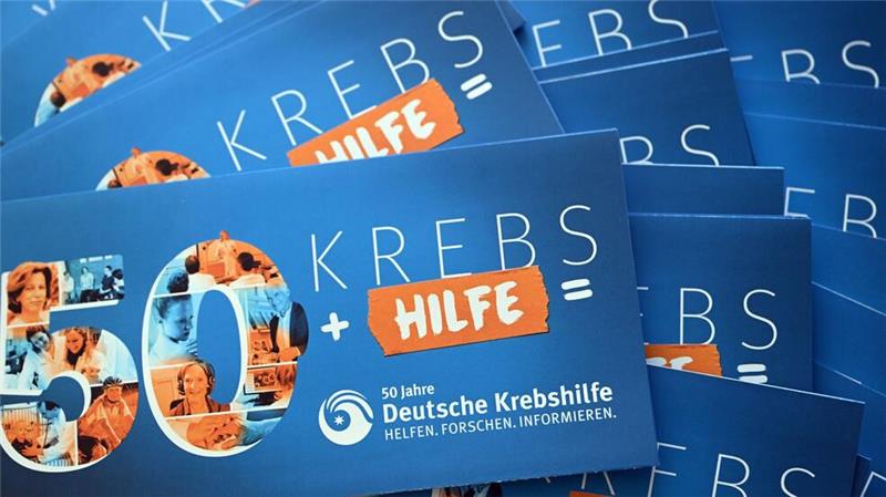 Mit präsidialem Rückenwind: 50 Jahre Deutsche Krebshilfe Drei Millionen Broschüren mit Informationen über Krebsarten, Hilfen für Betroffene und Angehörige werden jedes Jahr gedruckt.