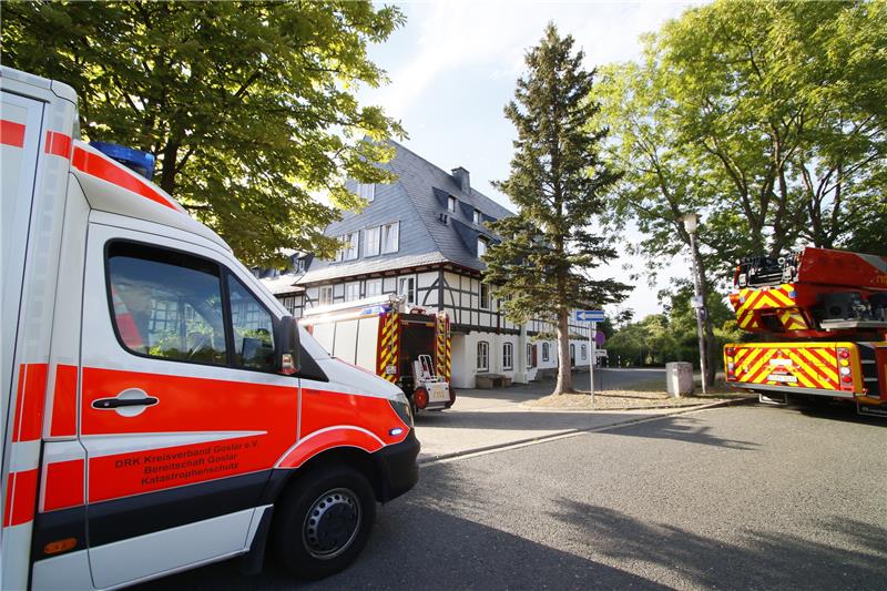 Drei Mitarbeiter der Jugendherberge wurden mit Rettungswagen in ein Krankenhaus gebracht. Foto: Epping