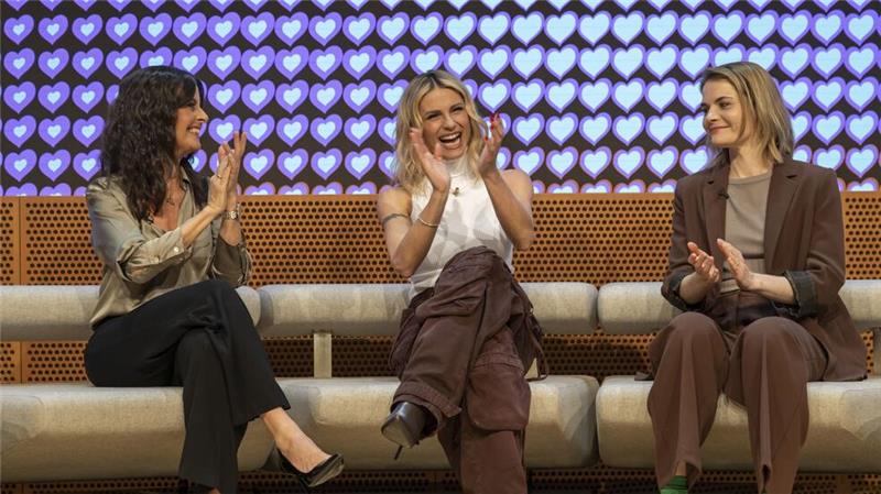 Gleich drei Moderatorinnen beim ESC-Finale Drei Moderatorinnen präsentieren sich als Traum-Trio für das ESC-Finale.