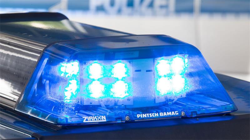 Drei Polizisten wurden bei der eskalierten Kontrolle verletzt, wie es heißt. (Symbolbild)