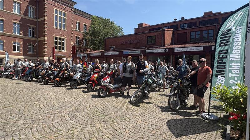 Drei Tage lang touren die Teilnehmer durch den Harz beim 3. Moped-Run.