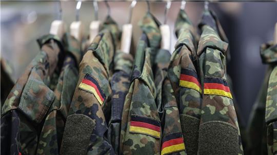 Drei Viertel aller extremistischen Verdachtsfälle bei der Bundeswehr kommen aus dem Bereich Rechtsextremismus. (Archivbild)