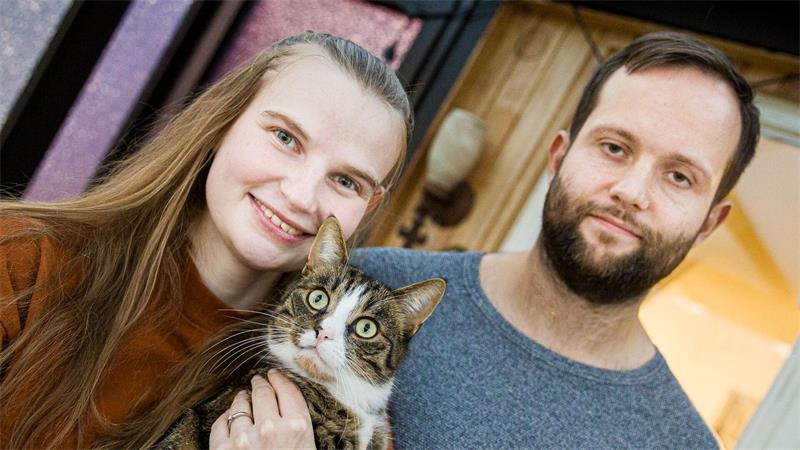 Drei Wochen lang wussten Niclas Arsow und seine Partnerin Sarah Czapski nicht, wo ihr Kater Carlo steckt.
