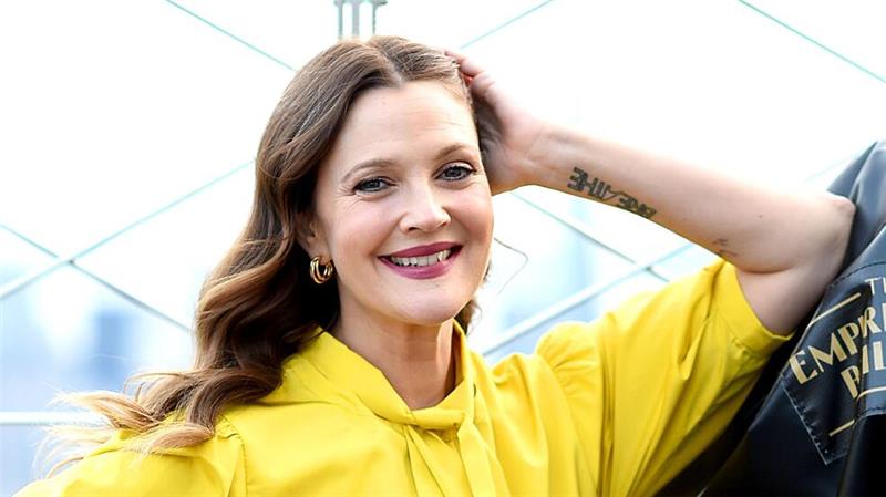 Das kleine Mädchen aus „E.T.“ - Drew Barrymore - wird 50 Drew Barrymore 2020 bei ihrer Talkshow „The Drew Barrymore Show“ im Empire State Building.