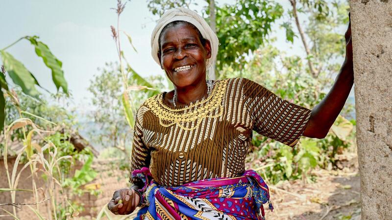 So helfen die Bad Harzburger armen blinden Menschen Drocella Mukantagara aus Ruanda kann nach einer Operation wieder sehen.