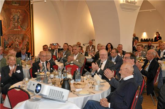 Drogeriemarkt-Pionier Dirk Roßmann (rechts ganz vorn) ist Ehrengast und Redner beim Unternehmerfrühstück des Wirtschaftsnetzwerks "pro Goslar" im Klosterhotel Wöltingerode. Foto: Heine