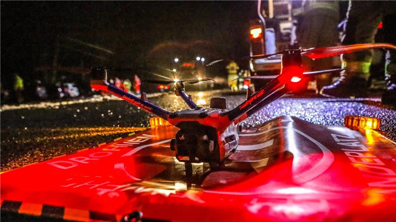 Lebensgefahr: Stundenlange Suche nach vermisstem Mann im Oberharz Drohnen sind am Montagabend im Einsatz, um den vermissten Mann aufzuspüren.