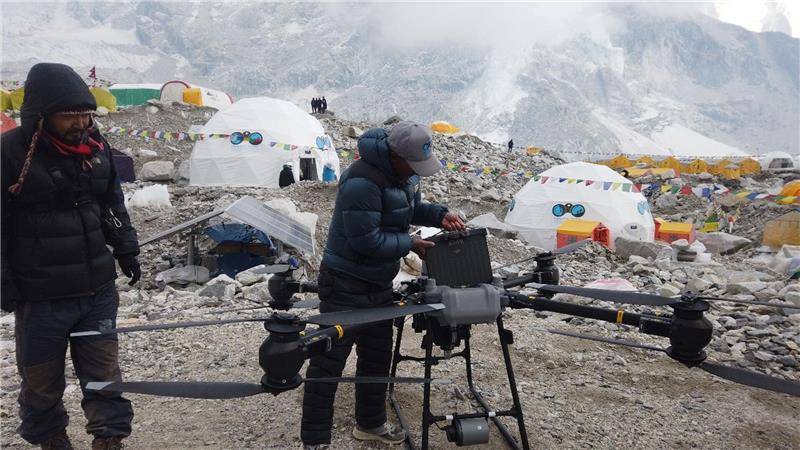 Drohnen übernehmen Lastentransport am Everest Drohnen sollen helfen, die Sicherheit am Everest zu erhöhen.