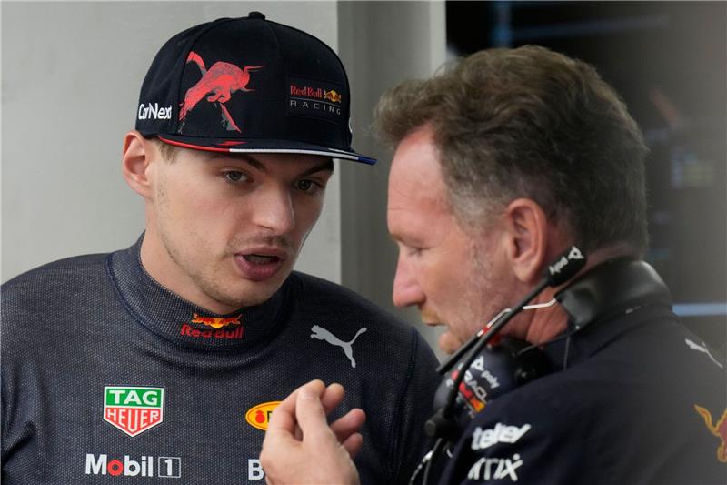 Vorwurf Finanzdoping: Regelhüter im Red-Bull-Dilemma Droht Sanktionen durch die Fia: Max Verstappen (l) und Red-Bull-Teamchef Christian Horner.