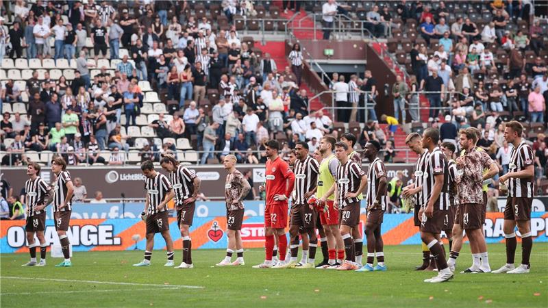 Druck und Frust am Millerntor: Spieler des FC St. Pauli nach der Niederklage gegen Mainz 05. (Archivbild) 