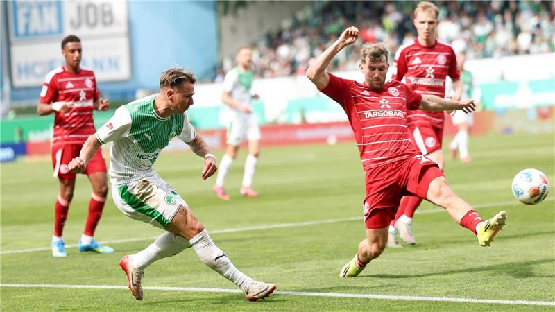 „Fiebertraum“ bei Aufsteiger Elversberg - Fortuna stürzt ab Duell im Keller: Fürth gegen Düsseldorf.