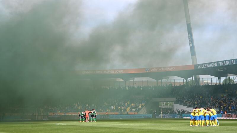 Martin Kind über Fan-Teilausschluss: „Taktisch ganz klug“ Duell zweier Erzrivalen: Eintracht Braunschweig gegen Hannover 96.
