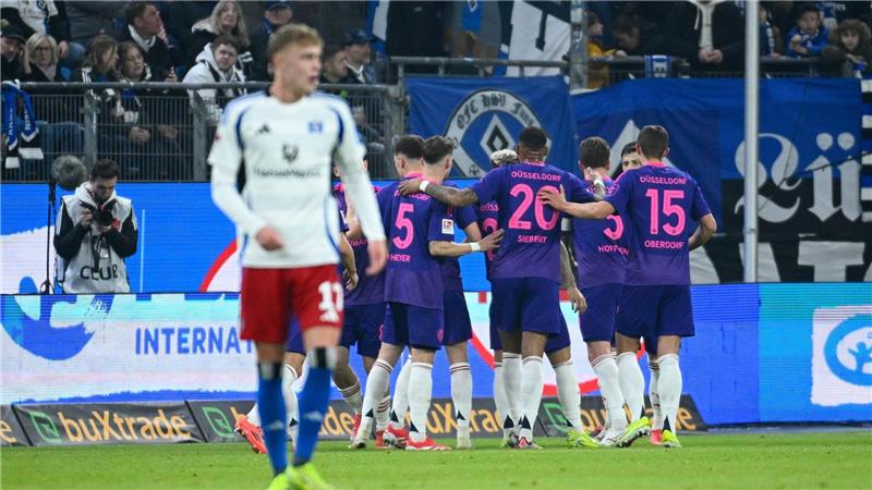Düsseldorfer Jubel nach dem überraschenden 1:1 durch Dawid Kownacki.