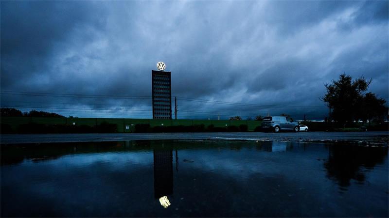 Düstere Wolken über Wolfsburg: Bereits zum zehnten Mal in Folge bricht der Quartalsgewinn ein. (Archivbild)