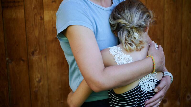 Durch Zuwendung und Vertrauen lernen Kindern, dass es sich lohnt, die Wahrheit zu sagen.