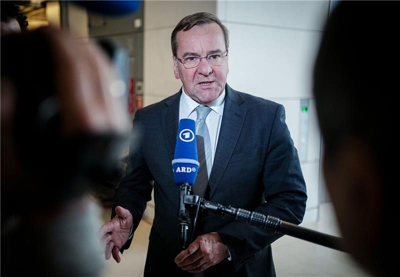 «Durch das Auswärtige Amt sind damit alle, die erreichbar waren, auch erreicht worden und haben sich auf den Weg zum Flughafen gemacht»: Verteidigungsminister Boris Pistorius.