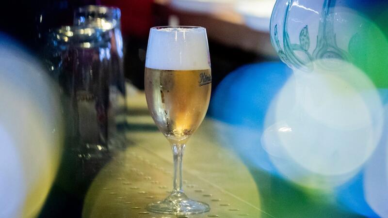Unterschätzte Gefahr? Das macht Alkohol mit Ihrer Gesundheit Durch das regelmäßige Feierabendbier gibt es schon eine Gewöhnung ans Trinken.