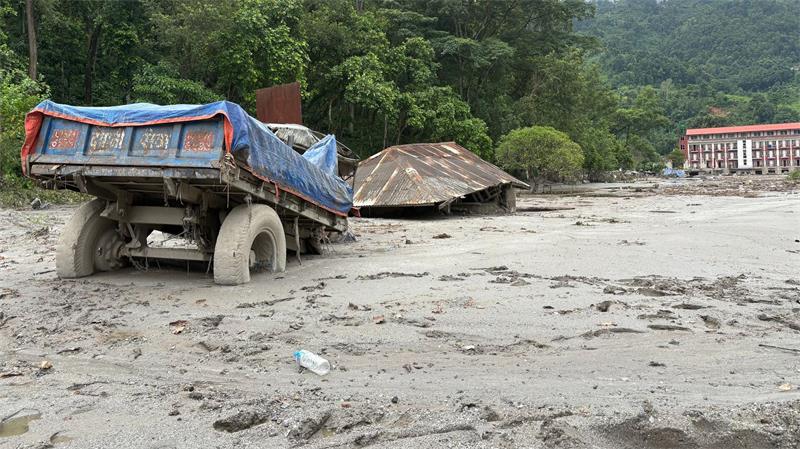 Flut im Himalaya: Hunderte Arbeiter in Kraftwerken vermisst Durch den Schlamm war vielerorts kaum ein Durchkommen möglich.