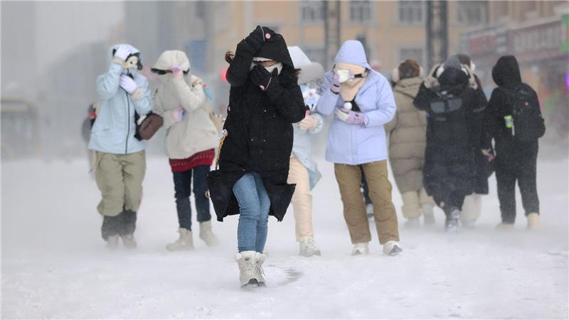 Durch den Schnee - Schneesturmwarnung für Harbin