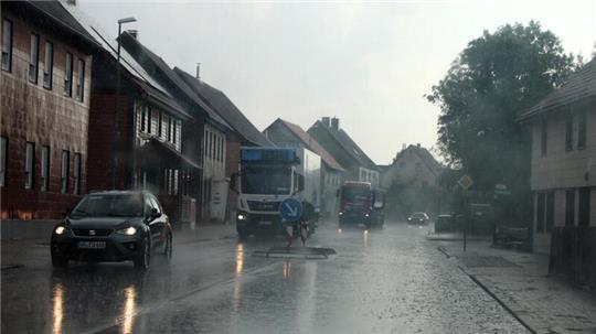 Durch die B 82-Umleitung rauschen vermehrt Lkw durch den Ort.
