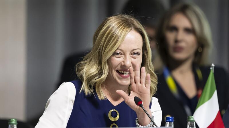Melonis Verfassungsreform nimmt erste Hürde Durch die Reform würde den italienischen Institutionen Stabilität verliehen, erklärt Giorgia Meloni.
