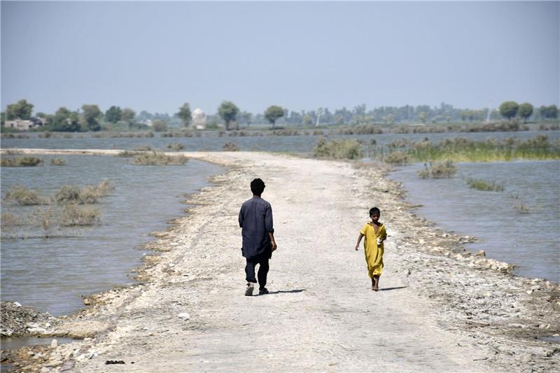 UN: Weltwirtschaft muss sich für Klimaschutz radikal ändern Durch die verheerenden Überschwemmungen in Pakistan stehen weite Landstriche unter Wasser.