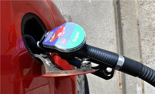 Durch einen technischen Defekt kam aus der Super-Zapfsäule auch etwas Diesel - und sorgte vor allem bei neueren Automodellen für Probleme. Foto Fehlbus