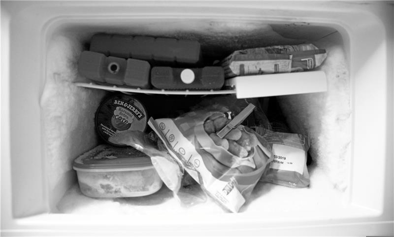 Durch regelmäßiges und rechtzeitiges Abtauen des Gefrierfachs sinkt der Stromverbrauch. Denn zu viel Eis sorgt dafür, dass die Kühlleistung deutlich sinkt. Symbolfoto: Pixabay