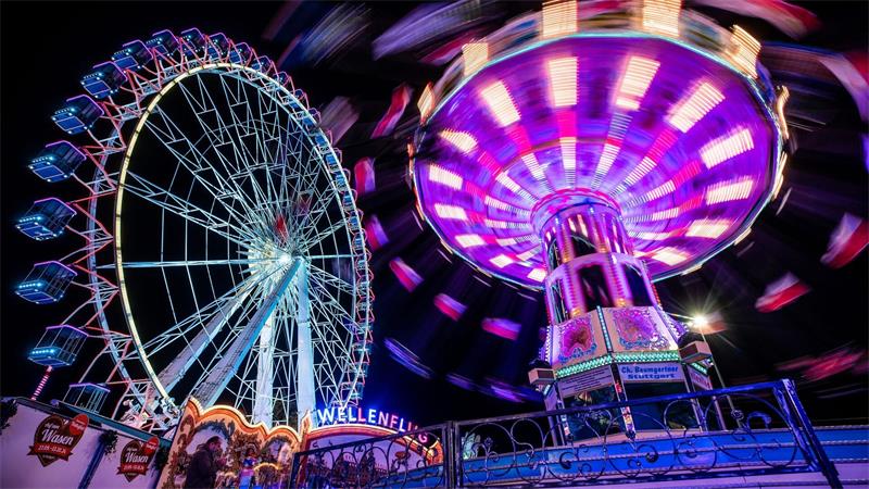 Cannstatter Volksfest startet mit Fassanstich und Festumzug Dutzende Fahr- und Laufgeschäfte werden bereitstehen, darunter auch einige Debütanten. (Archivbild)
