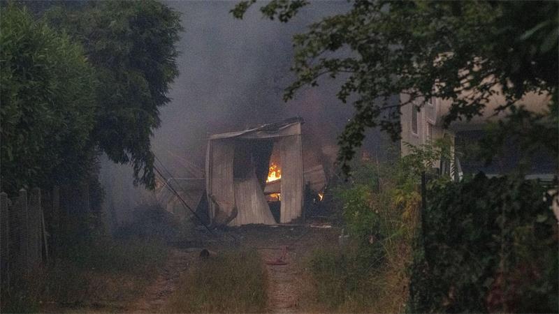 Brände am Atlantik: Frankreich evakuiert 63.000 Menschen Dutzende Gebäude wurden ein Raub der Flammen.