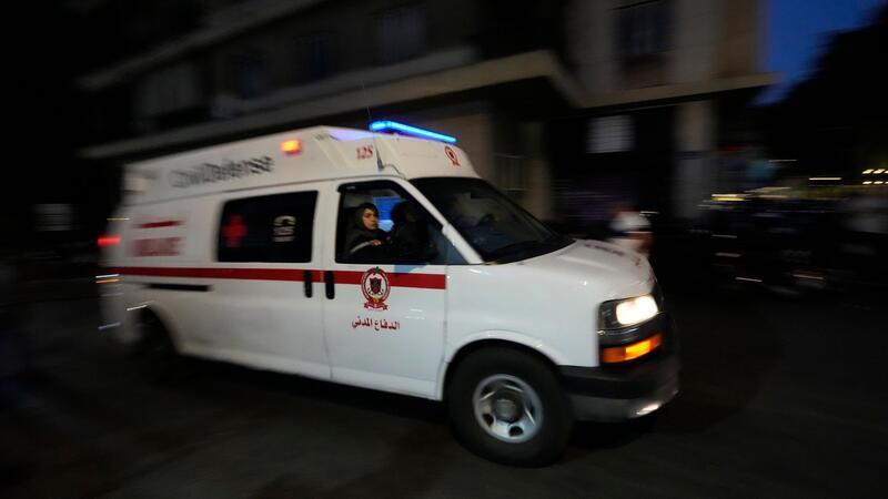 Explosionen im Libanon: Beispielloser Schlag gegen Hisbollah Dutzende Krankenwagen sind nach den Explosionen im Libanon im Einsatz
