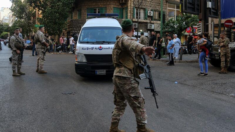 Explosionen im Libanon: Beispielloser Schlag gegen Hisbollah Dutzende Krankenwagen sind nach den Explosionen im Libanon im Einsatz