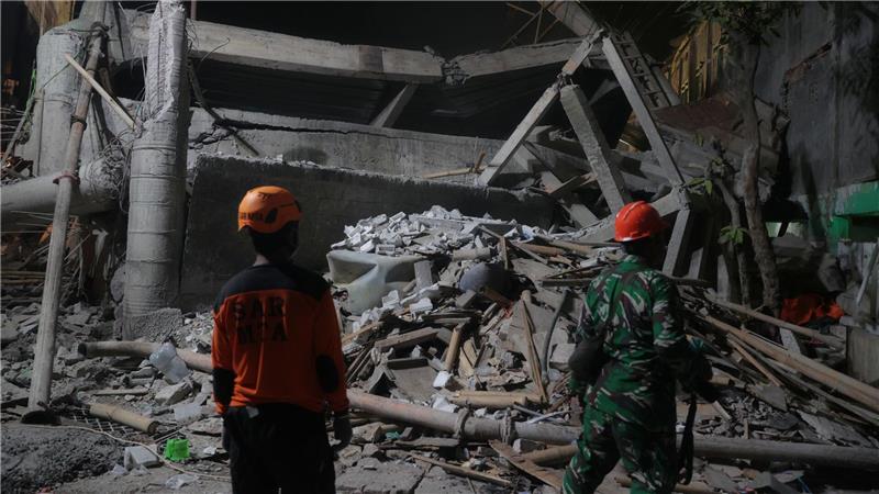 Zahl der Vermissten nach Schuleinsturz in Indonesien steigt Dutzende Menschen werden noch unter den Trümmern vermisst.