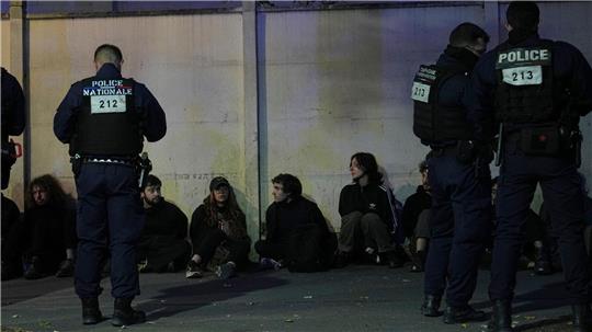 Dutzende Menschen wurden in Paris festgenommen.