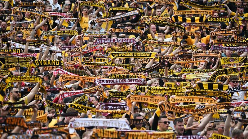 Dynamo Dresden kehrt in die 2. Liga zurück.
