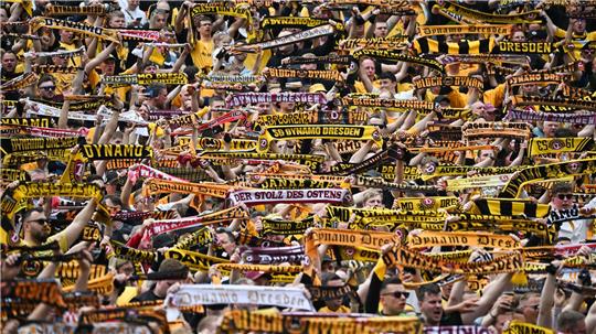 Dynamo Dresden kehrt in die 2. Liga zurück.