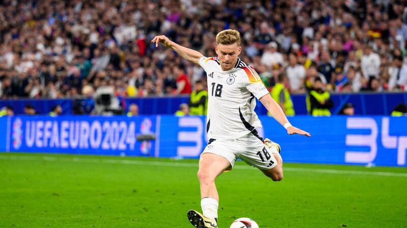 Transfergerüchte: Mittelstädt hofft auf seine VfB-Kollegen EM-Teilnehmer Maximilian Mittelstädt hofft, dass die Stuttgarter Mannschaft weitgehend zusammenbleibt.