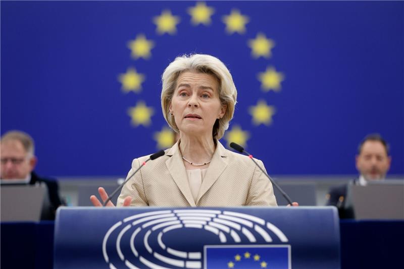 EU-Abgeordnete haben die Freigabe von Geldern parteiübergreifend kritisiert und Kommissionspräsidentin Ursula von der Leyen vorgeworfen, sich von Ungarn erpressen zu lassen.