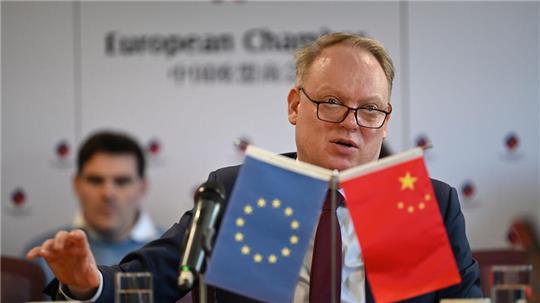 EU-Kammer-Präsident Eskelund warnte vor hohen Kosten und schwindender Effizienz, wenn EU-Firmen in Geschäft in China isolieren müssen.