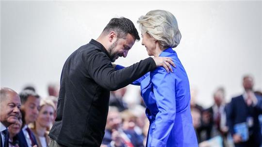 EU-Kommissionschefin Ursula von der Leyen und der ukrainische Präsident Wolodymyr Selenskyj.