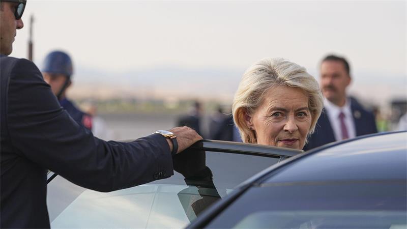 Einigung in Brüssel: EU verhängt neue Russland-Sanktionen EU-Kommissionspräsident Ursula von der Leyen konnte sich mit vielen Vorschlägen durchsetzen - der für Einfuhrbeschränkungen für Fisch scheiterte allerdings. (Archivbild)